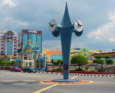 Tugu Clock_Brunei_viaggiandovaldi