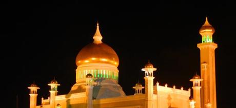Omar Ali Saifuddien Mosque_Bandaar Seri Began_viaggiandovaldi
