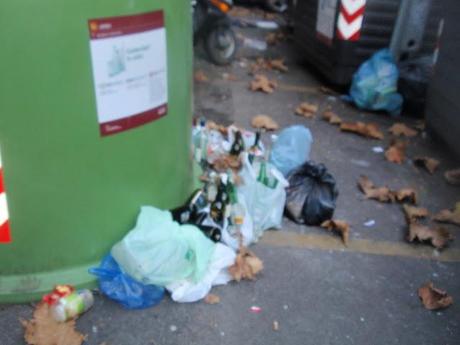 Certo pure noi: in una città che è un'unica grande discarica pretendere che la raccolta rifiuti funzioni è una pretesa abbastanza assurda