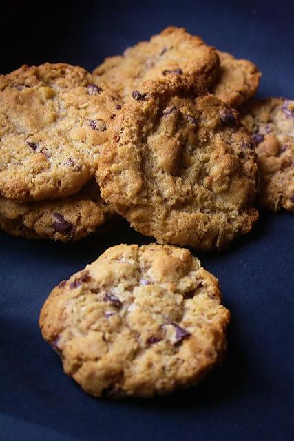 Biscotti morbidi al cioccolato e noci.