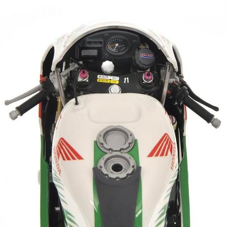 Honda VTR 1000  V.Rossi & C.Edwards Team Castrol Honda 8 Hours Suzuka 2000 L.E. 5099 pcs. by Minichamps