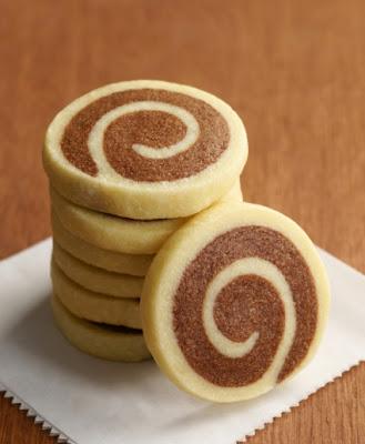 Biscotti spirali all'arancia, mandorle e cioccolato