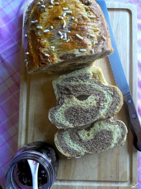 Pan brioche variegato al cioccolato