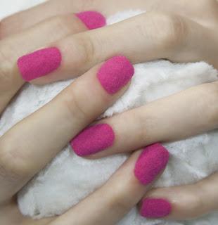 MUA presenta: Fur-Effect Nail Art...