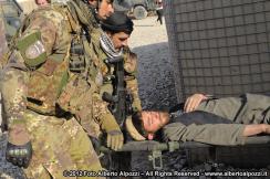 Afghanistan/ Soccorso del militari italiani ad un cittadino afgano
