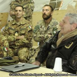 Afghanistan/ Il Ministro della Difesa Di Paola in visita al Fob di Bala Boluk