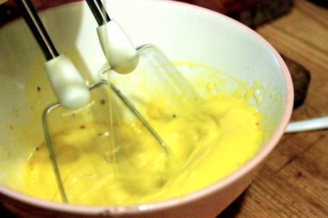 Preparazione della salsa aioli