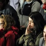 Barack Obama visita il liceo Newtown in Connecticut01