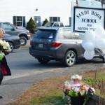 Usa, il dolore per le vittime della strage di Newtown013