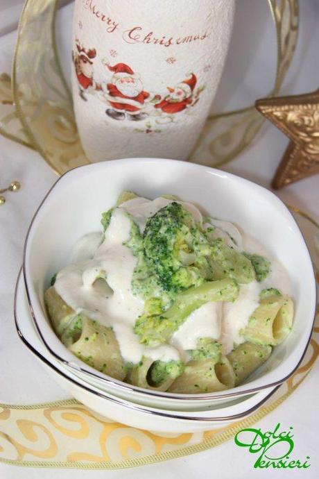 PASTA CON BROCCOLI E FONDUTA AL TALEGGIO (22)+