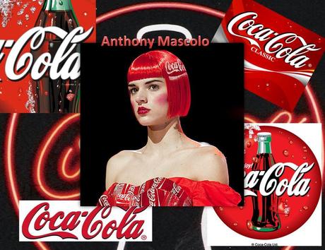 CHE SPETTACOLO QUESTA C'HA I CAPELLI CON IL MARCHIO COCA-COLA I LOVE HER!!!