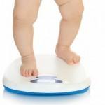 Bambini obesi, il rischio sono le gambe “a x”