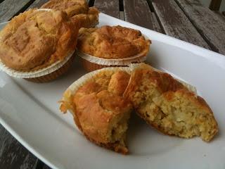 MUFFINS SALATI CON BROCCOLO BIANCO E TALEGGIO