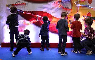 Giocare con la pista Hot Wheels Wall Tracks un esperienza senza confronti