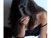 L’indifferenza cinismo passanti davanti ragazza molestata sessualmente