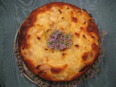 Torta pere e mirtilli alla lavanda