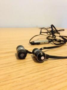 Regali di Natale: Cappello con Speaker [Hi-Head] – Auricolari Flat [Hi-Earphones]