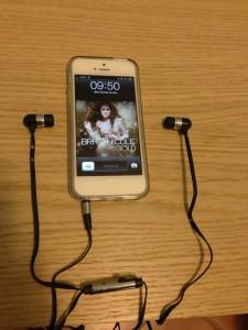 Regali di Natale: Cappello con Speaker [Hi-Head] – Auricolari Flat [Hi-Earphones]