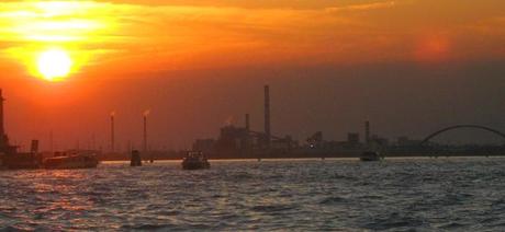 Porto Marghera, la protesta Vinyls sul palcoscenico