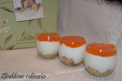 Mousse di yogurt con coulis di cachi