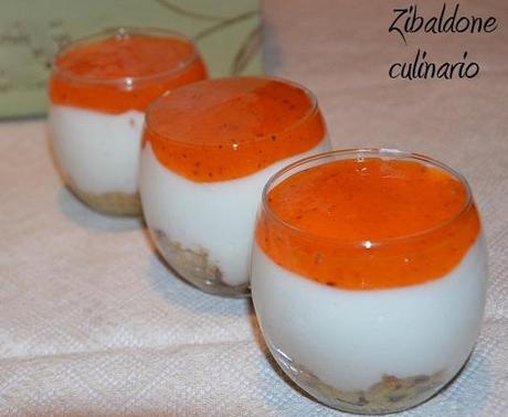 Mousse di yogurt con coulis di cachi