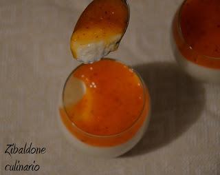 Mousse di yogurt con coulis di cachi