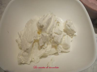 Bavarese meringata allo yogurt e fragole