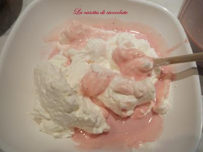 Bavarese meringata allo yogurt e fragole