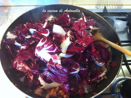 crespelle radicchio rosso salsiccia e taleggio