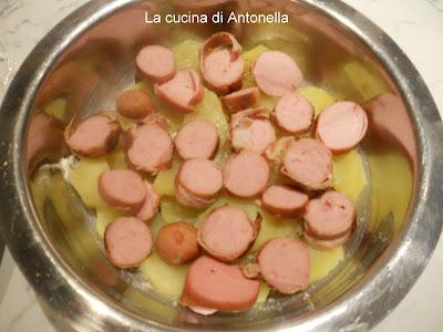 Tortino di patate e wurstel al forno