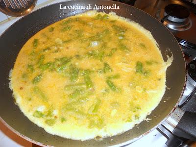 Frittata agli asparagi e curry