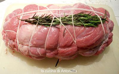 Arrosto di vitello ripieno prosciutto, provola e noci