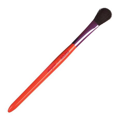 NeveCosmetics-Coral-Highlight-Brush