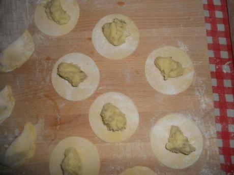 Ravioli di grano kamut, patate e funghi alle cicale di mare