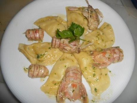 Ravioli di grano kamut, patate e funghi alle cicale di mare