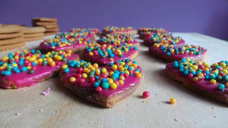 BISCOTTI COLORATI DA APPENDERE ALL'ALBERO DI NATALE