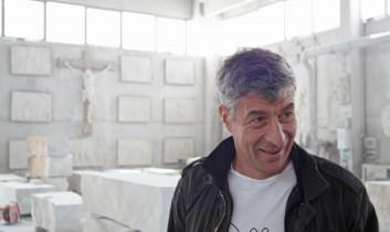 Maurizio Cattelan, con lui nessuno è al sicuro