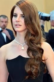 TAGLI CAPELLI E ACCONCIATURE DI LANA DEL REY: LA DONNA PROVENIENTE DA UN' ALTRA EPOCA ! WE LOVE HER