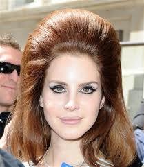 TAGLI CAPELLI E ACCONCIATURE DI LANA DEL REY: LA DONNA PROVENIENTE DA UN' ALTRA EPOCA ! WE LOVE HER