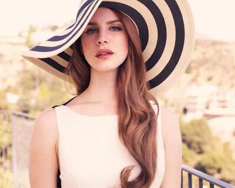 TAGLI CAPELLI E ACCONCIATURE DI LANA DEL REY: LA DONNA PROVENIENTE DA UN' ALTRA EPOCA ! WE LOVE HER