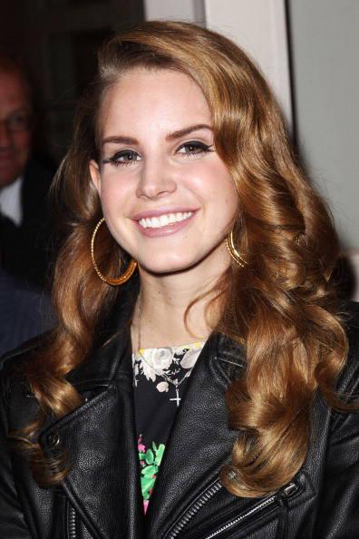 TAGLI CAPELLI E ACCONCIATURE DI LANA DEL REY: LA DONNA PROVENIENTE DA UN' ALTRA EPOCA ! WE LOVE HER