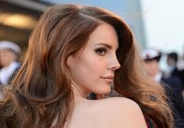 TAGLI CAPELLI E ACCONCIATURE DI LANA DEL REY: LA DONNA PROVENIENTE DA UN' ALTRA EPOCA ! WE LOVE HER