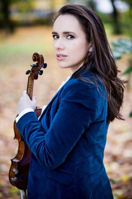 una immagine di Maria Azova Foto di Misha Blank 3 620x930 su Maria Azova e Cremona: nel Segno del Violino