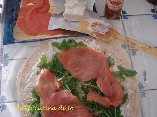 Piadine arrotolate con salmone