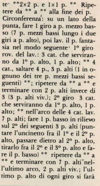 Uno scialle azzurro all'uncinetto