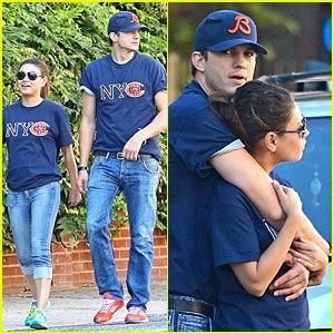 ashton-kutcher-mila-kunis-chicago-bears-couple