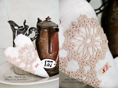 cuore in tessuto vintage con decorazioni all'uncinetto