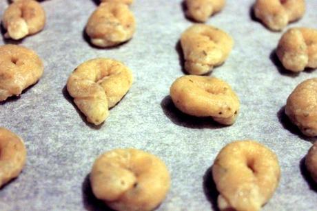 Taralli all'origano pronti a essere infornati