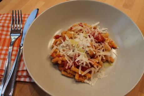 Passatelli asciutti con pomodorini e pecorino