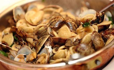 Ricetta delle orecchiette con vongole e piselli al curry